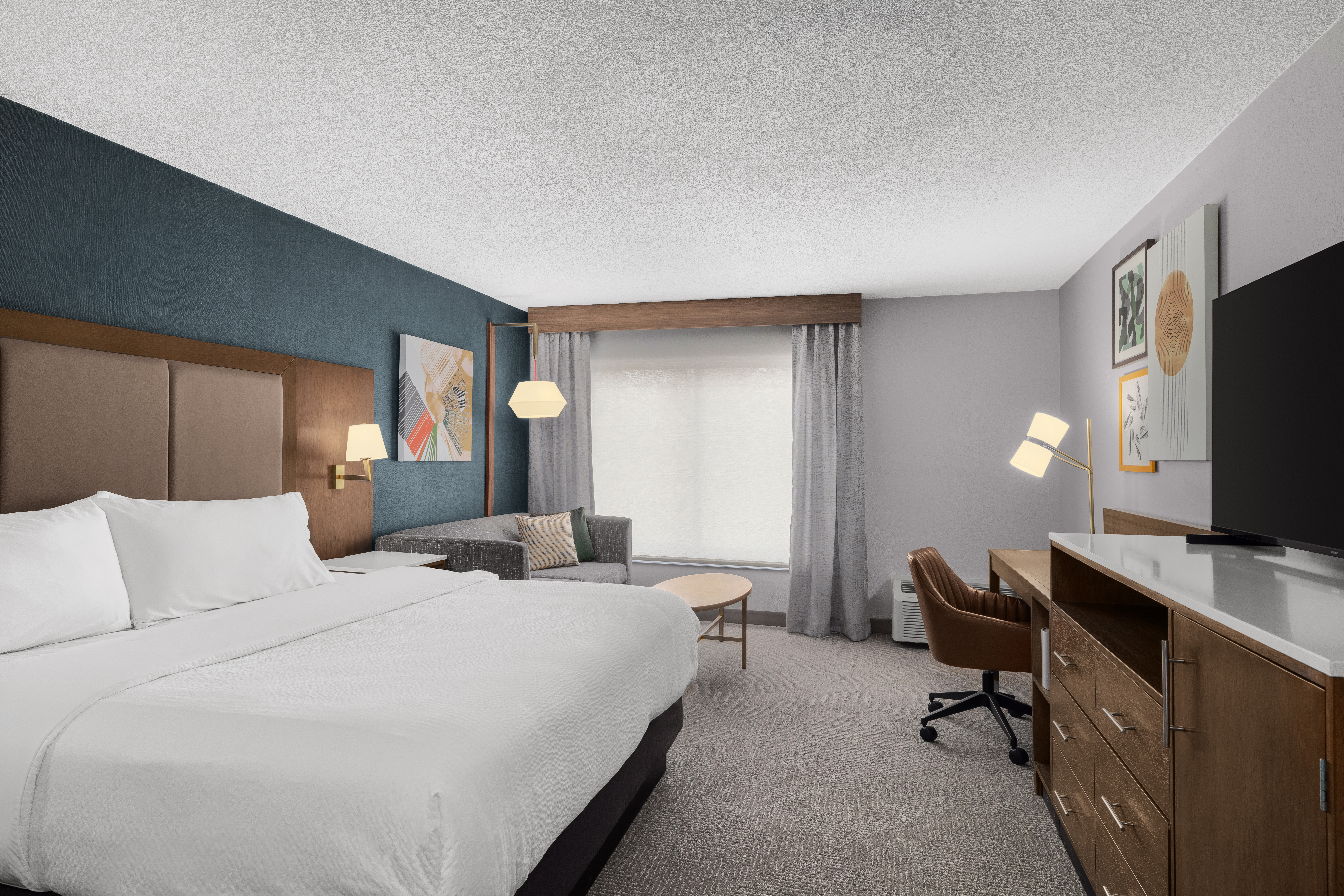 Holiday Inn Coralville - Iowa City King Guest Bedroom