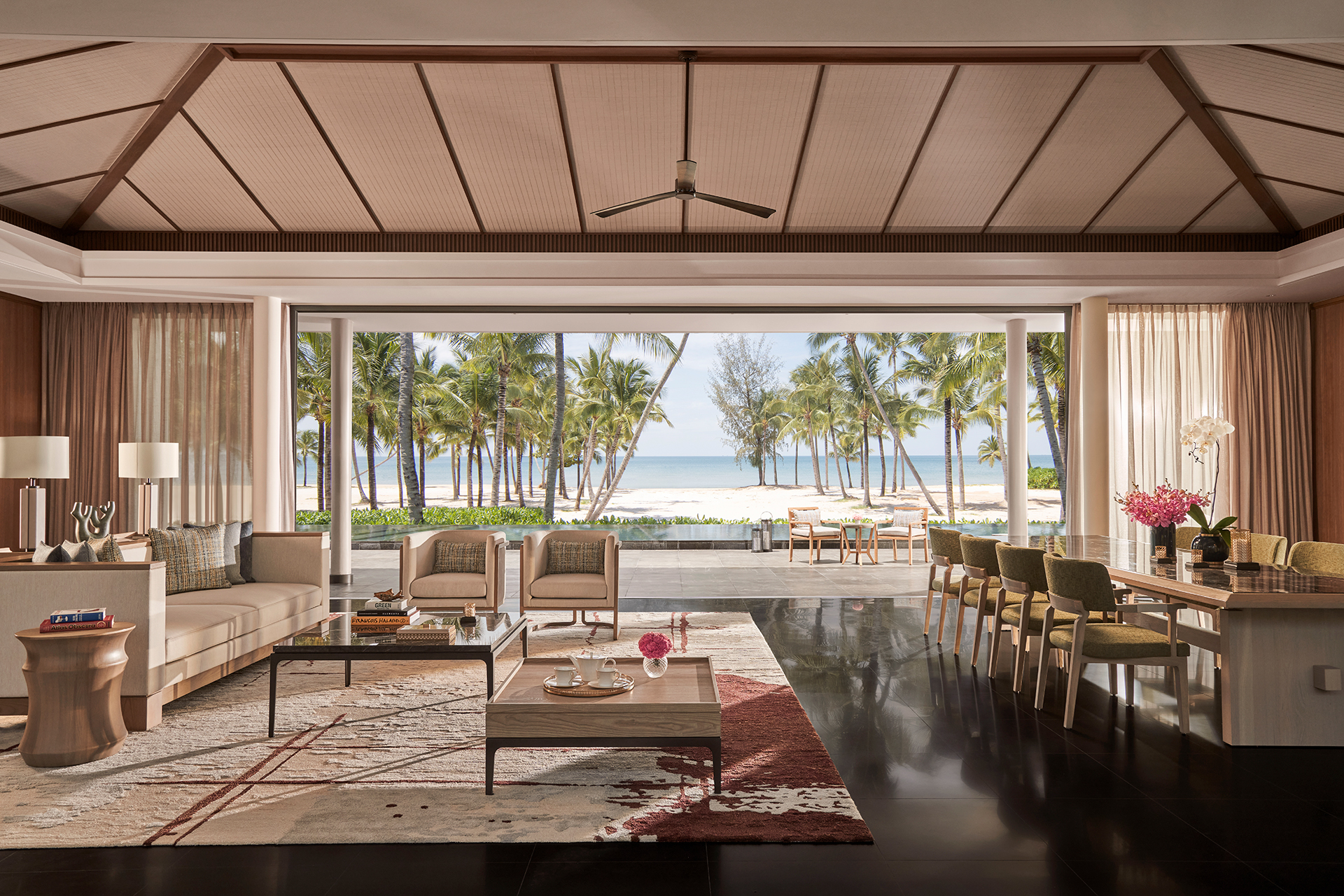 Villa de cuatro dormitorios con piscina y playa en Regent Phu Quoc